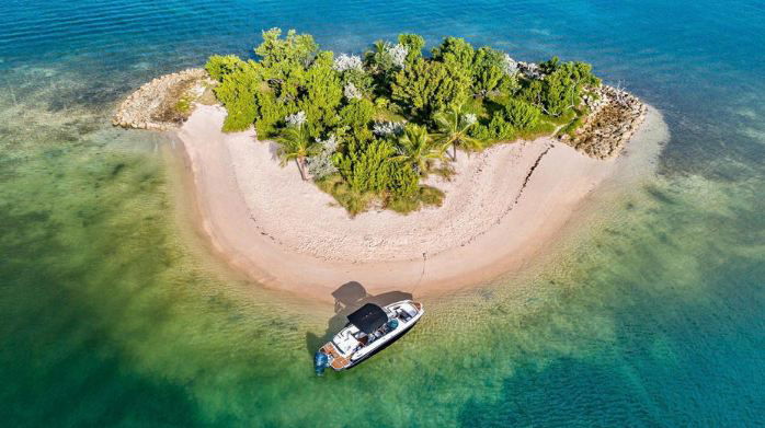 Enjoy your traveling and touring by rent a boat in Miami - Miami VIP boat rental