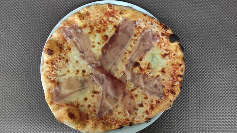 Pizza Speck Gorgonzola