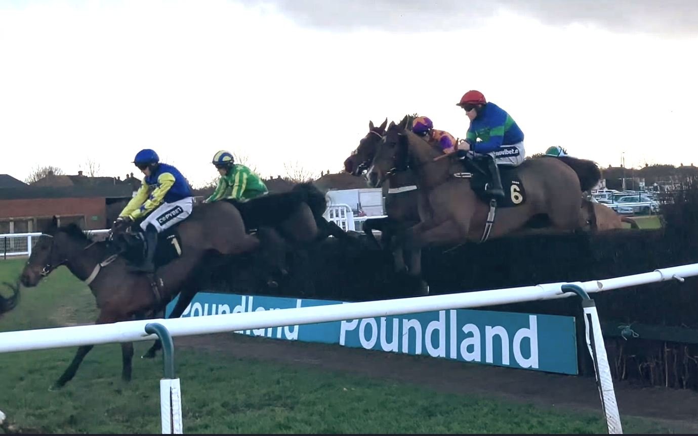 The Final Fence in the 14:35 at Warwick Races on 22nd January 2024