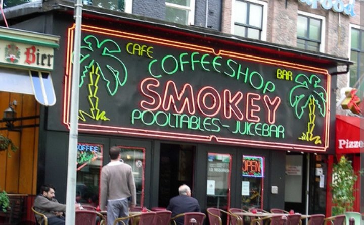Las " tiendas de café " en holanda podrán expender cannabis con una licencia de prueba.