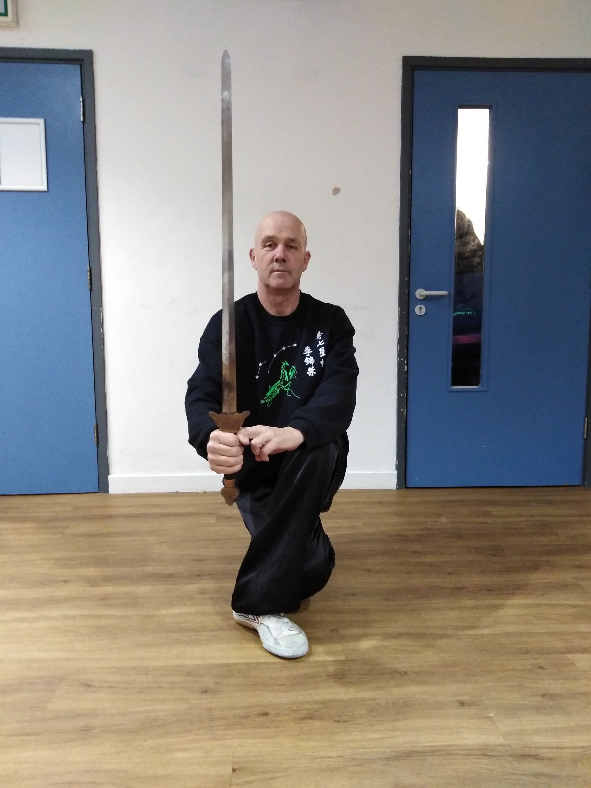 A posture from the Yang 32 Sword