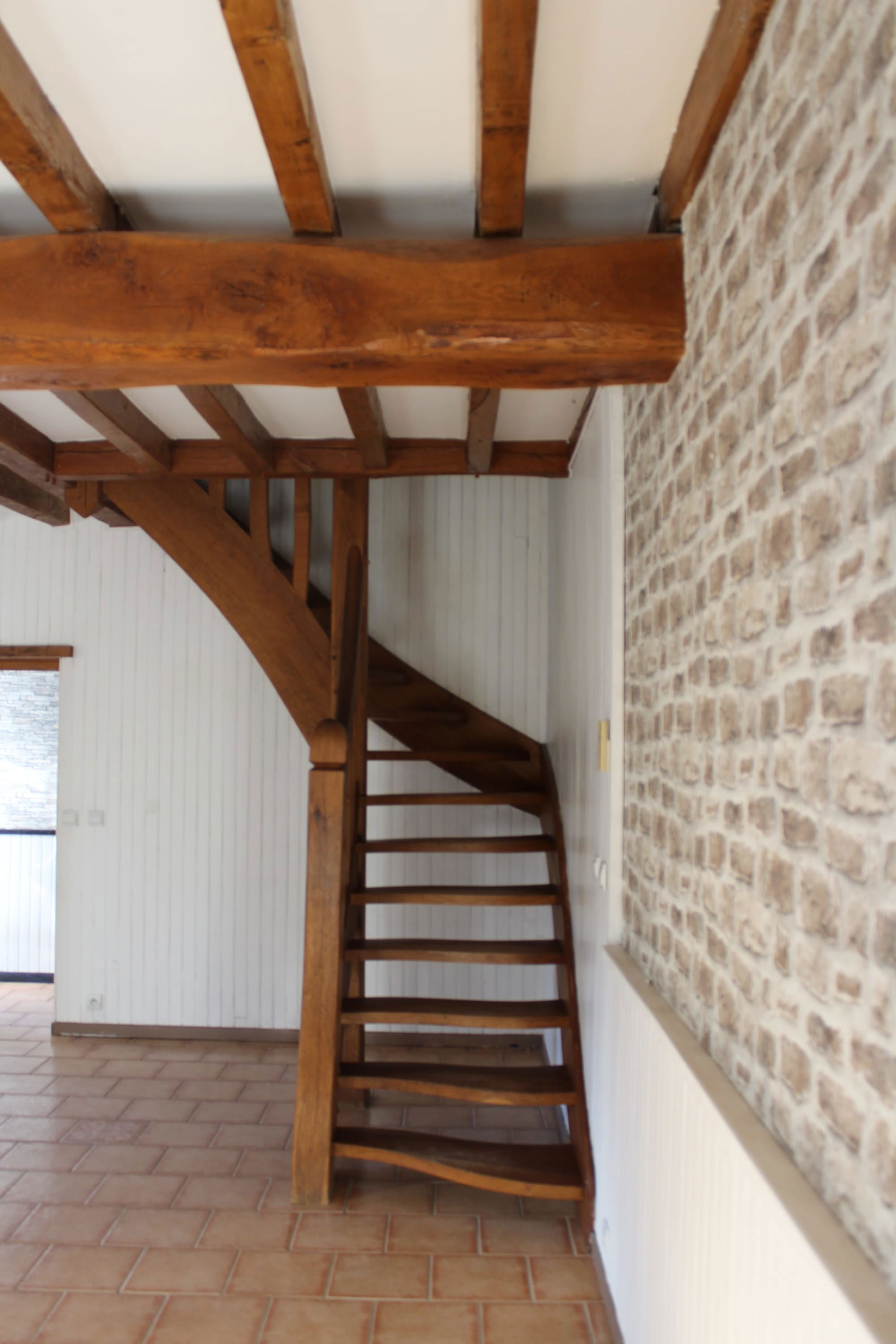 Salle à manger/ Salon - escalier accès étage