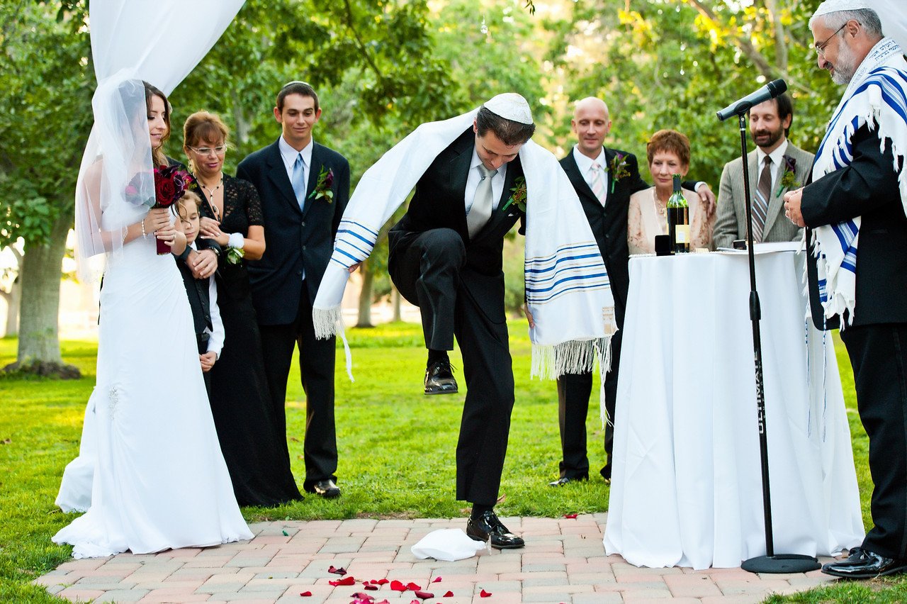 Simple and Warm Romance——Jewish Wedding Custom