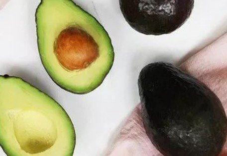 Extracts from avocado for skin diseases