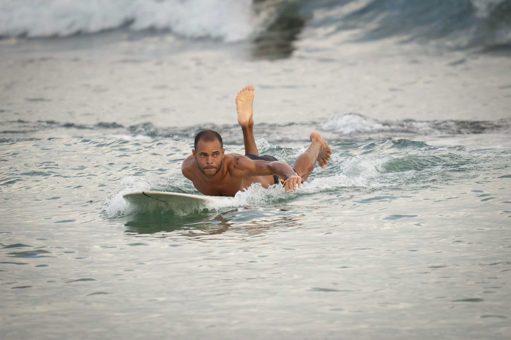 🌊🌴 Surfer en Guadeloupe : Le Paradis des Vagues 🌴🌊