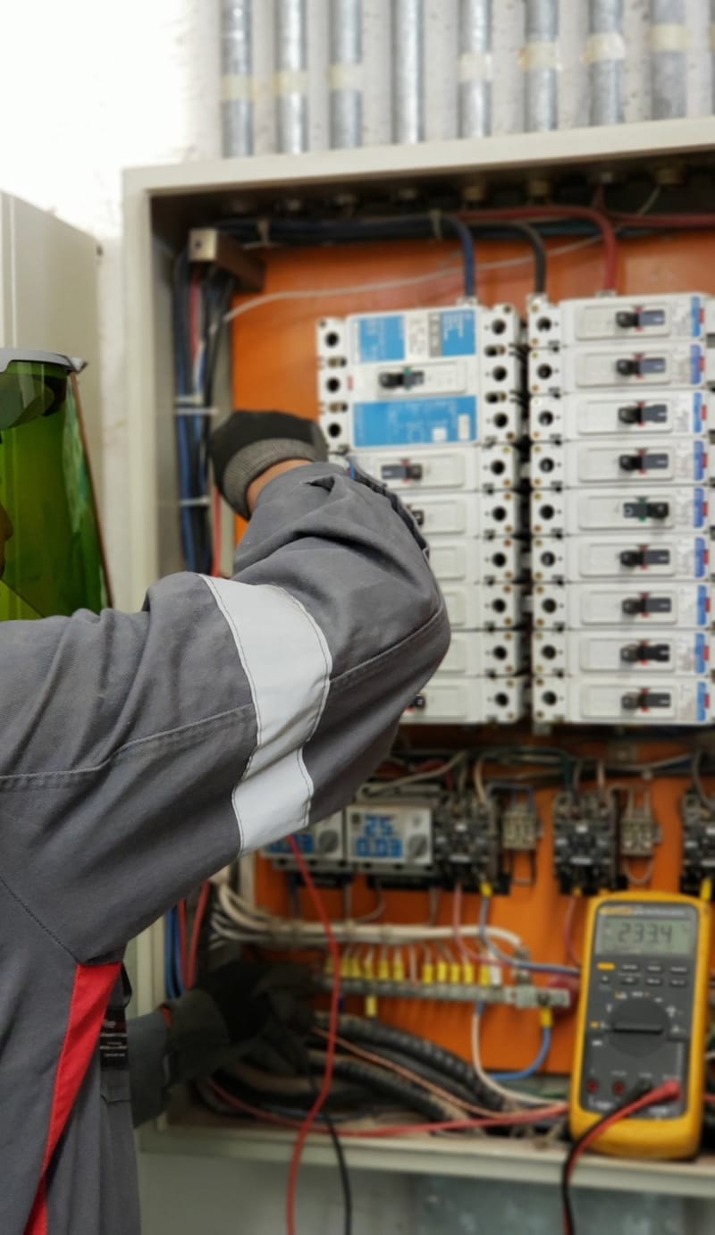 Qualified Reliable Electrician 24/7