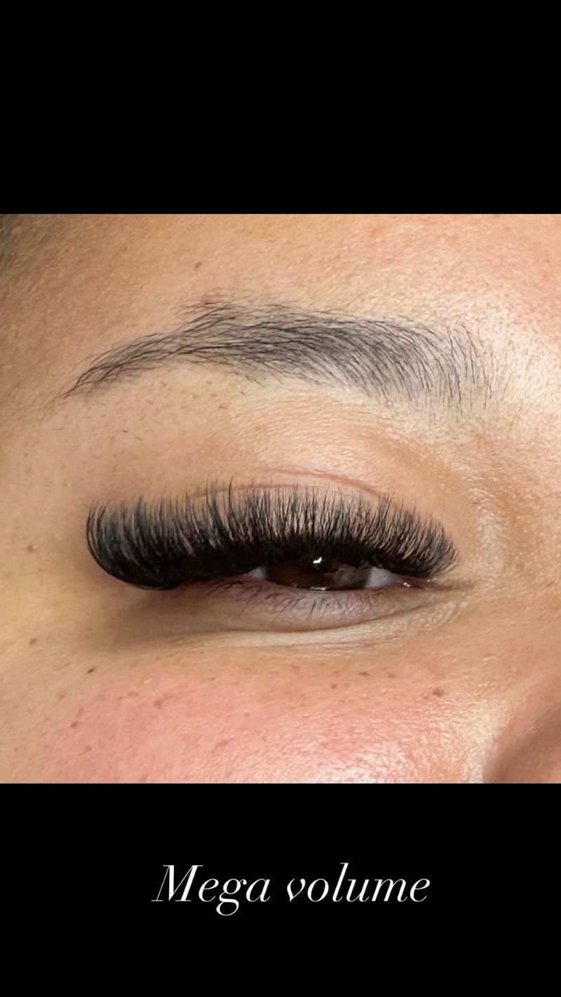 Mega Volume Lashes