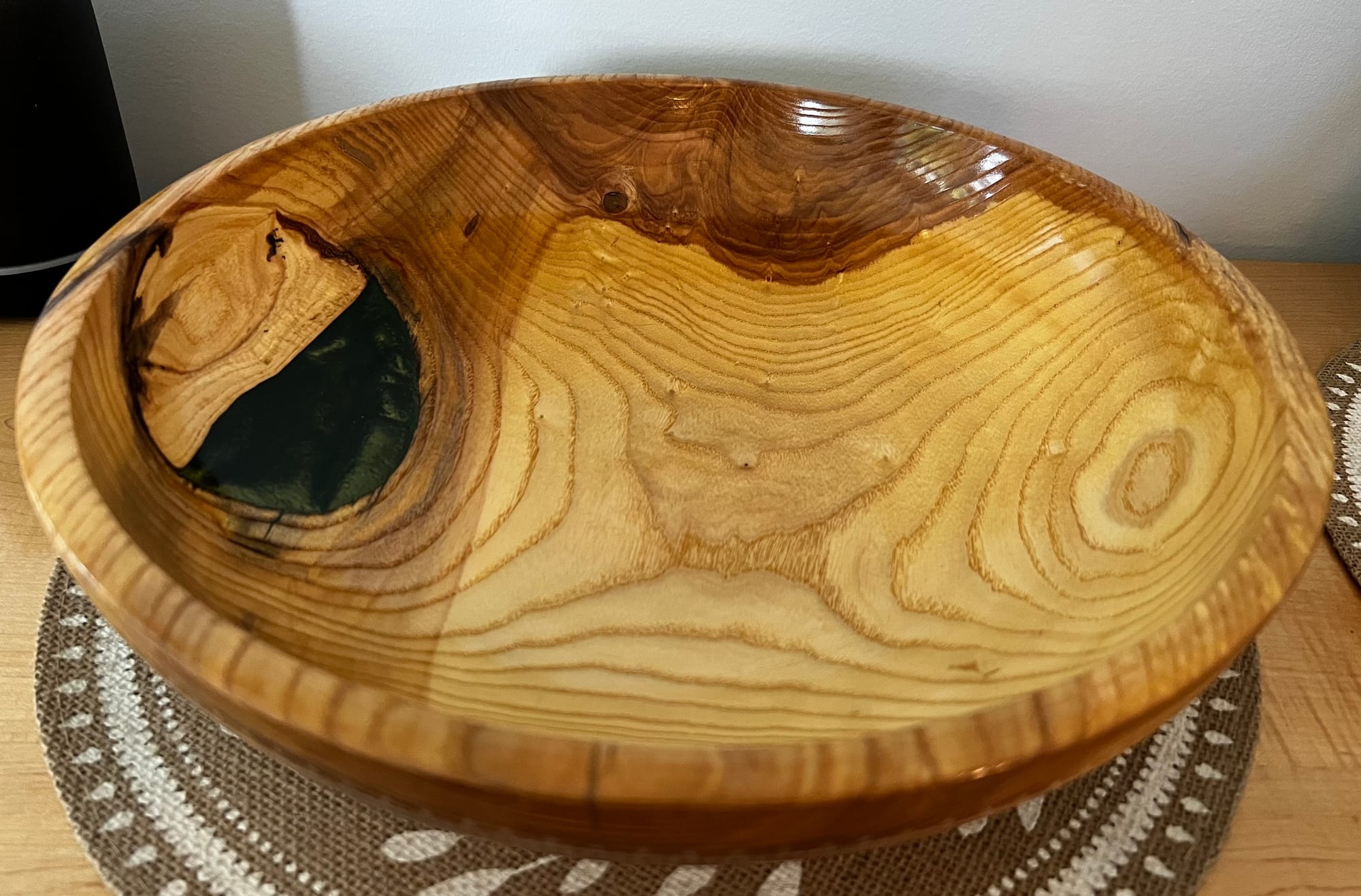 #077 - bol en frène et résine / Ash and resin bowl