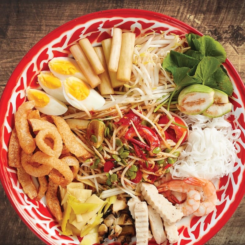 Som-Tum Platter (Papaya Salad combination)