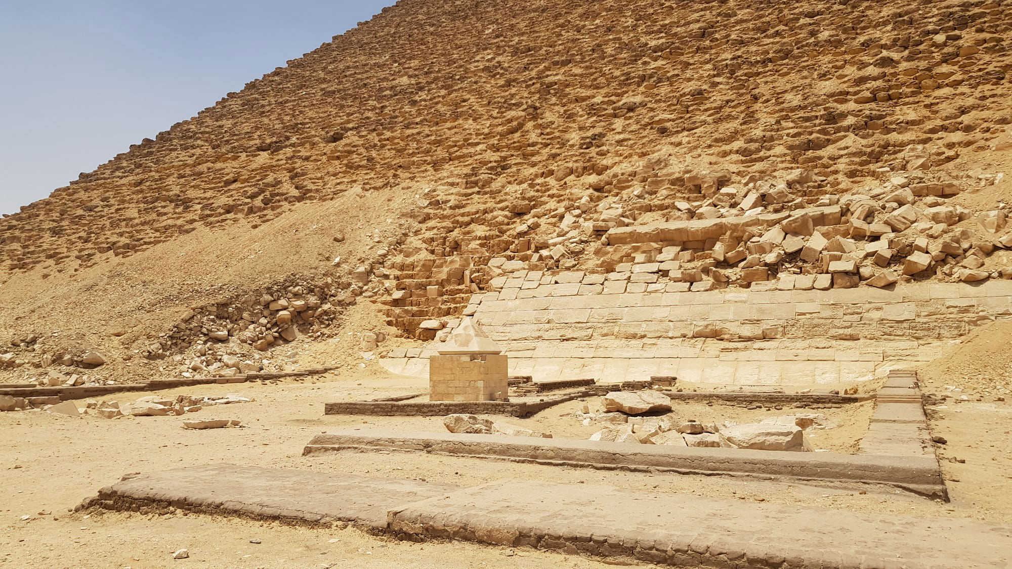 Totentempel bei der Roten Pyramide