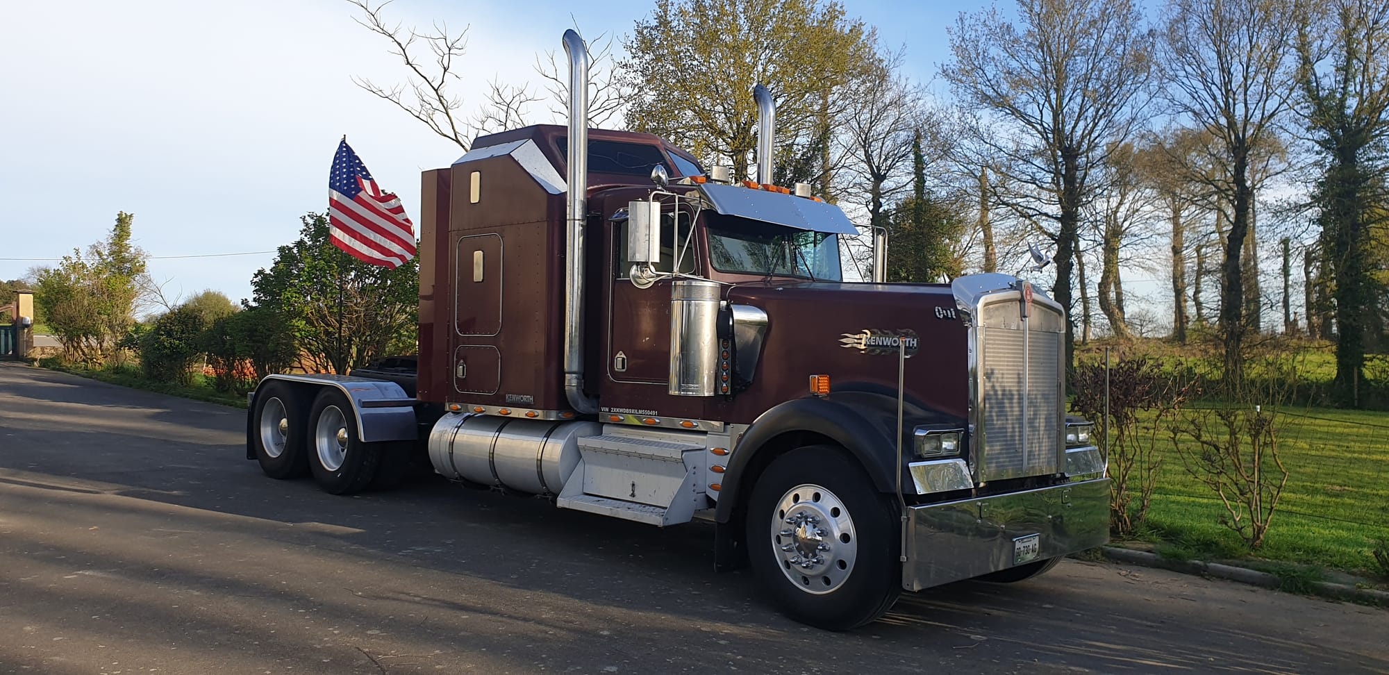 DE GROS ET AUTHENTIQUES CAMIONS AMERICAINS