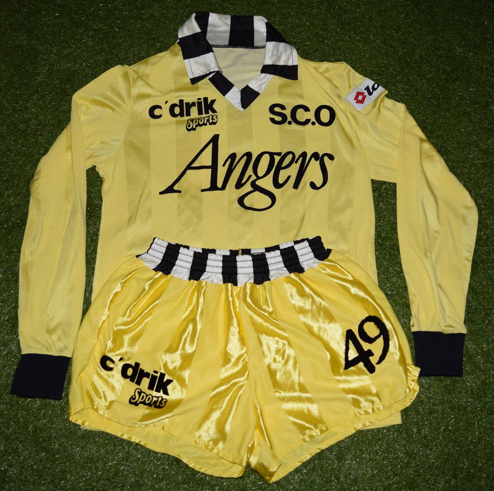 Tenue complète extérieure 1987-1988 (maillot + short) de Farid Chellat