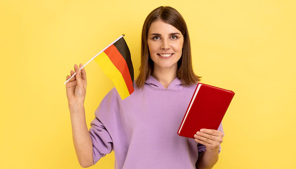 Who can apply for a family reunification permit in Germany?