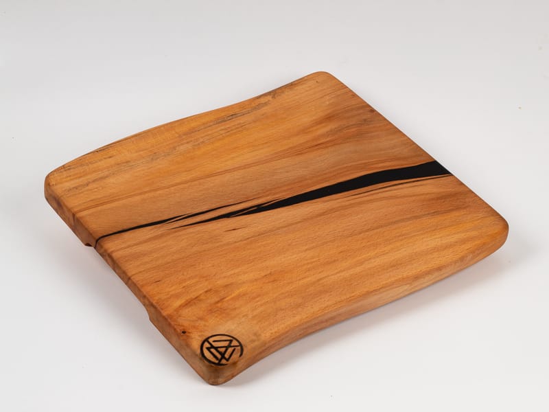 Live Edge Cutting Board 777 Advanced Designs