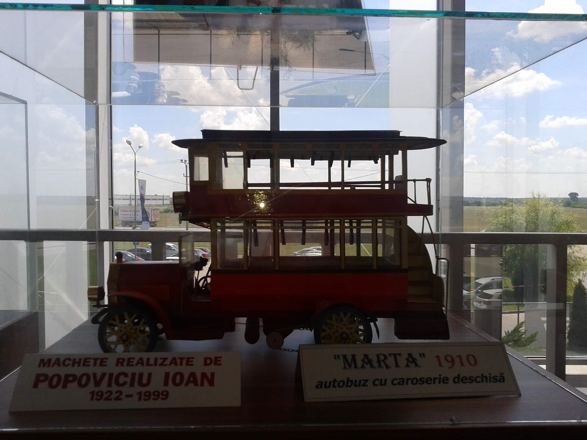 Autobuz cu caroserie deschisă Marta din 1910