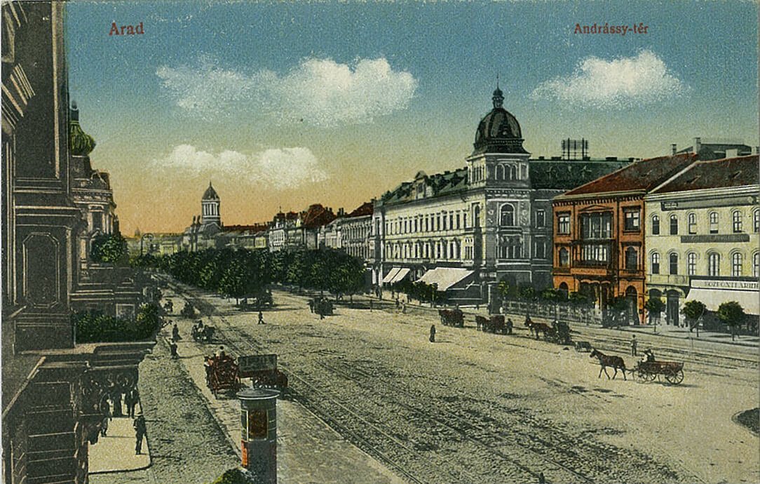 Andrássy tér és a Neuman palota jobb oldalon