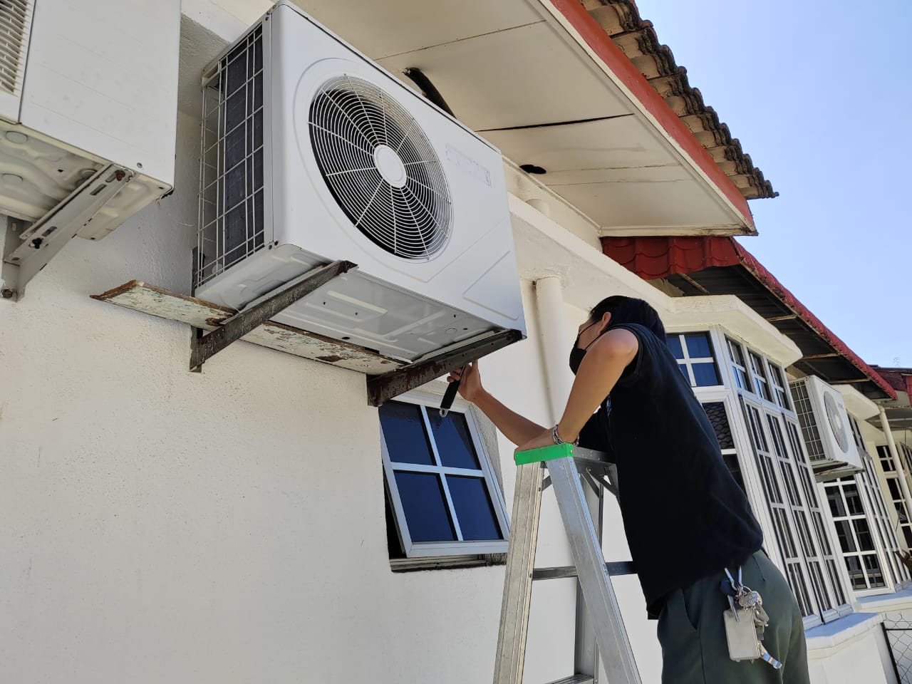 AIRCOND INTALLATION&CLEANING SERVICE We are an air services company