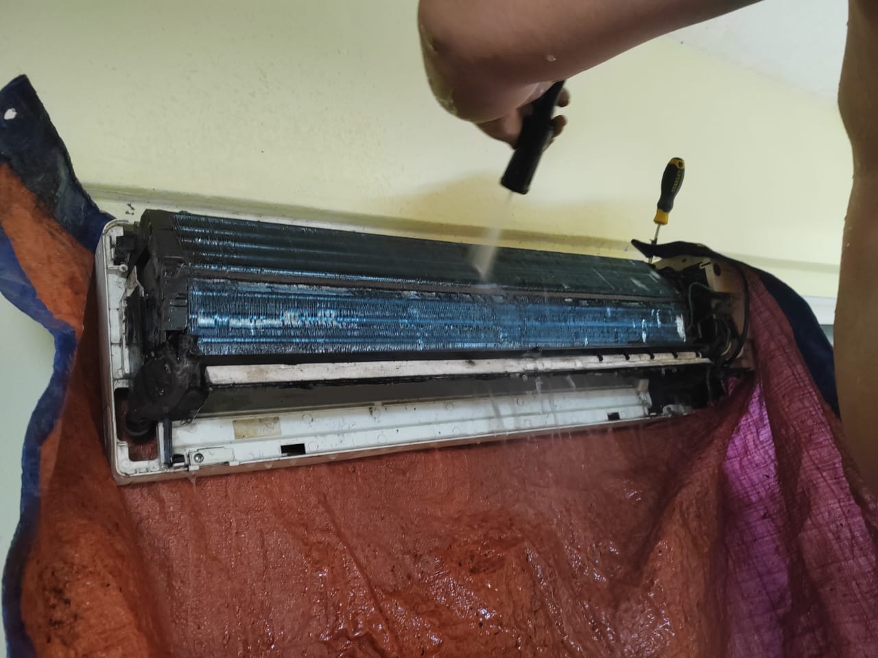 AIRCOND INTALLATION&CLEANING SERVICE We are an air services company