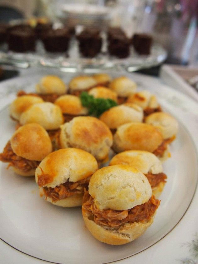 Pulled pork sandwiches sliders