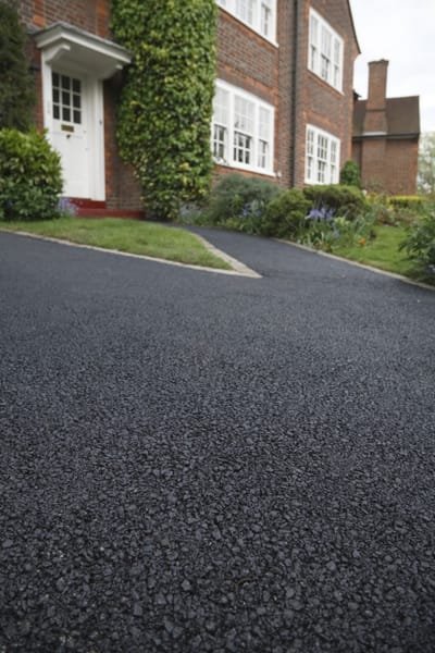 Three Major Factors That You Need To Consider When Selecting a Driveway Sealer image