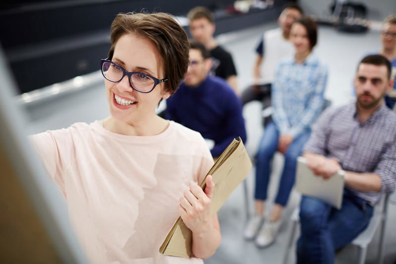 ORIENTAÇÃO PARA ENTREVISTAS E DINÂMICAS EM GRUPO