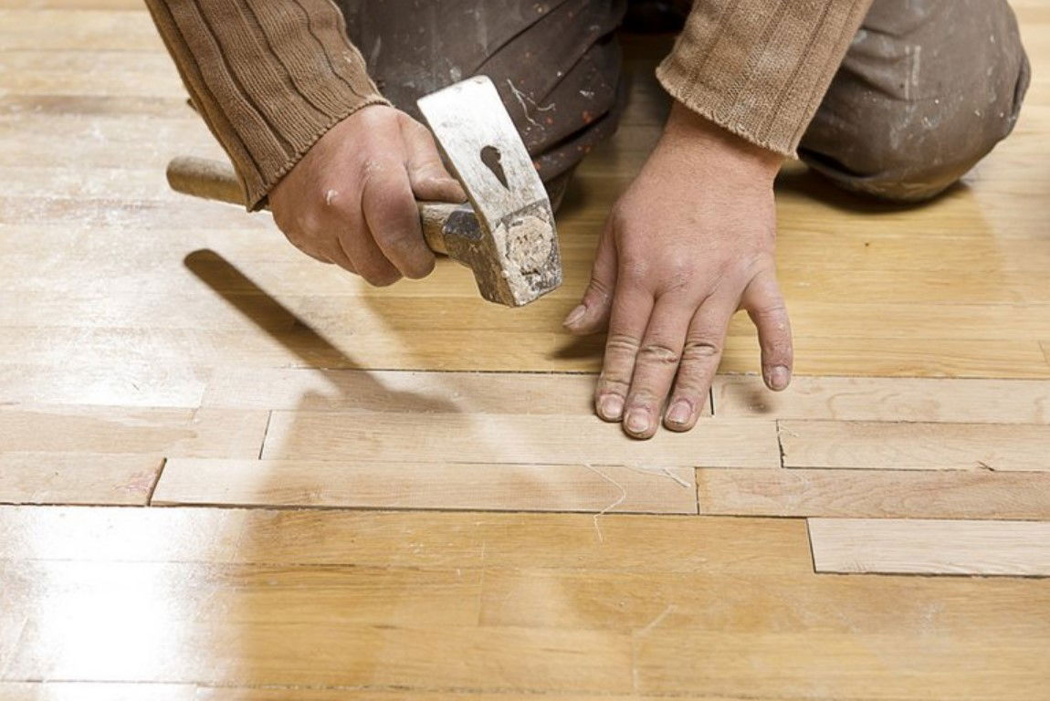 Réparation de plancher bois en pin