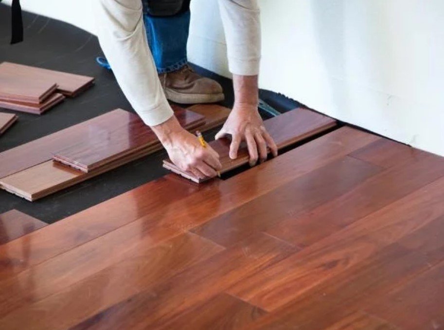 Installer un plancher bois