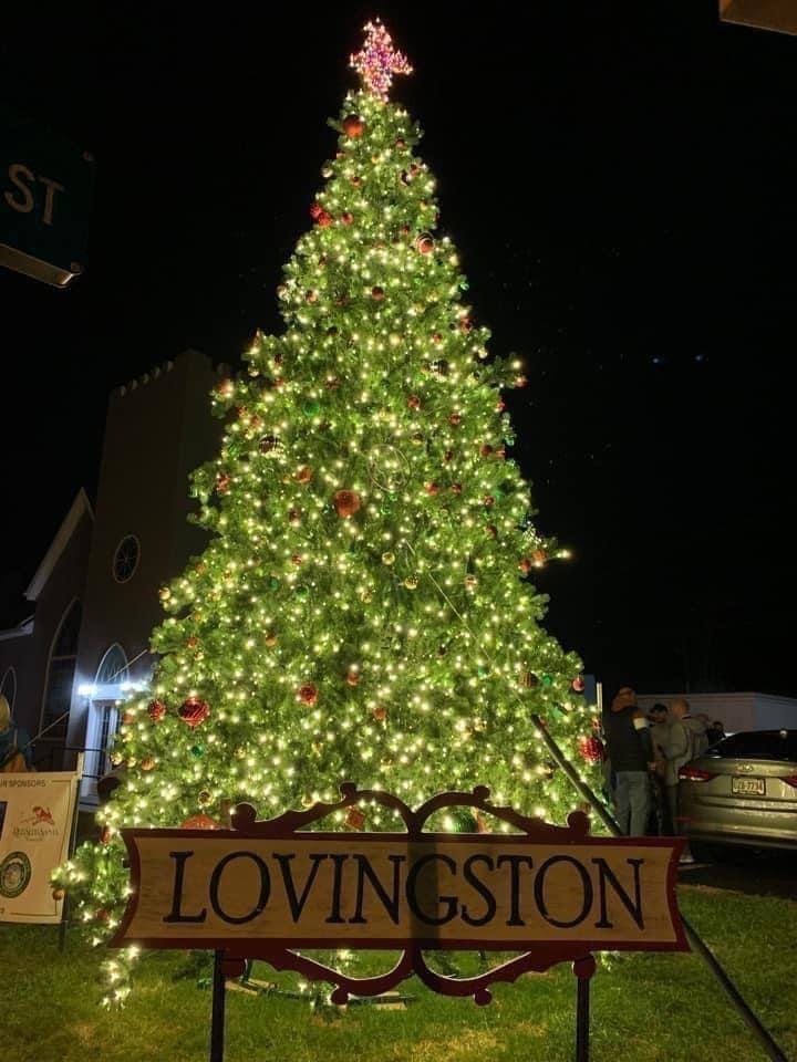 Lovingston Tree Lighting