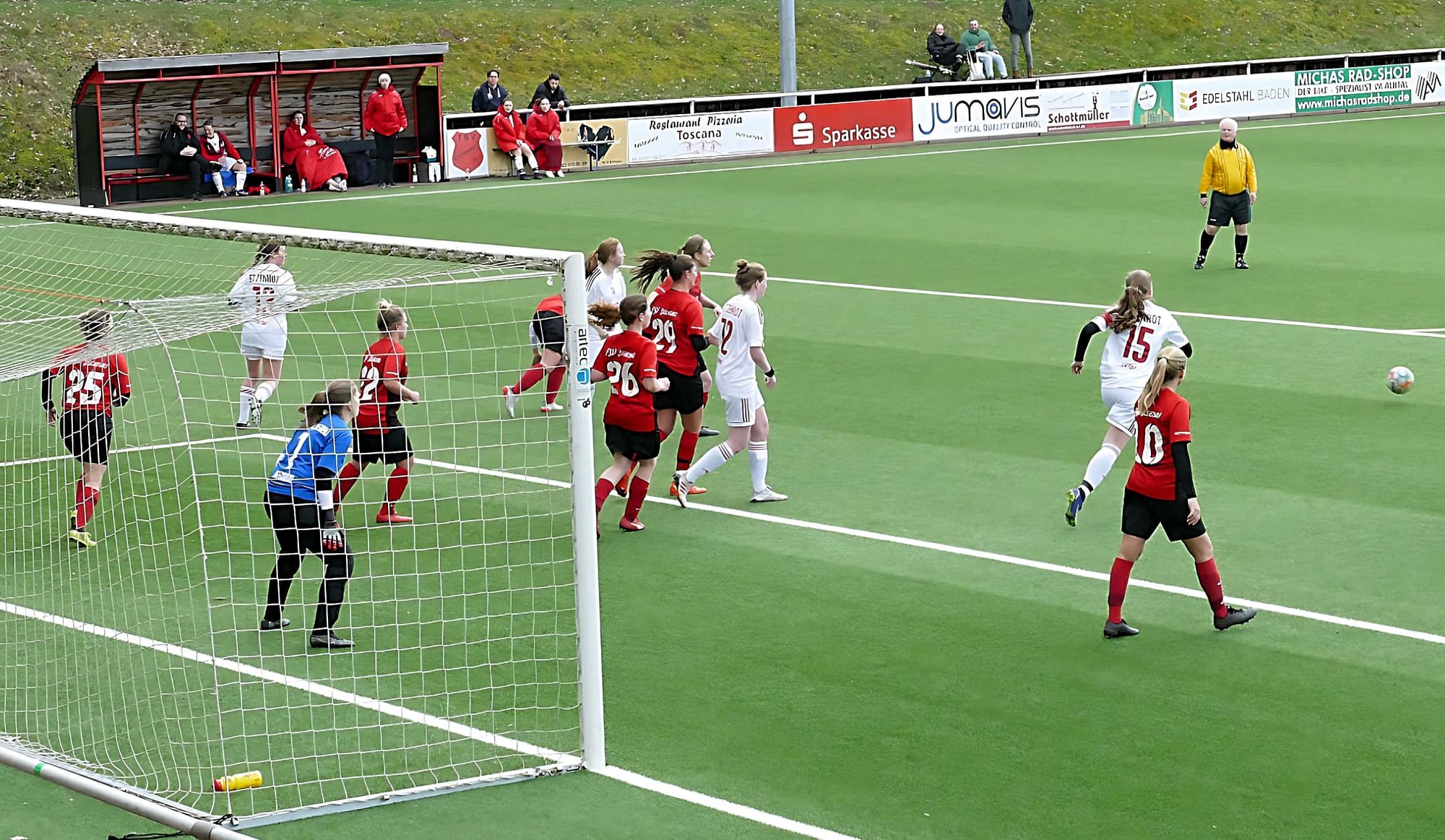 1. Frauenmannschaft:                          7 Tage - 3 Spiele - 7 Punkte                               4:4 gegen Titelaspirant aus Büchenau