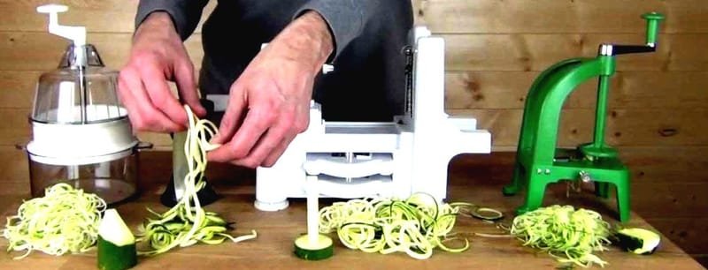 Crank style vegetable spiralizer